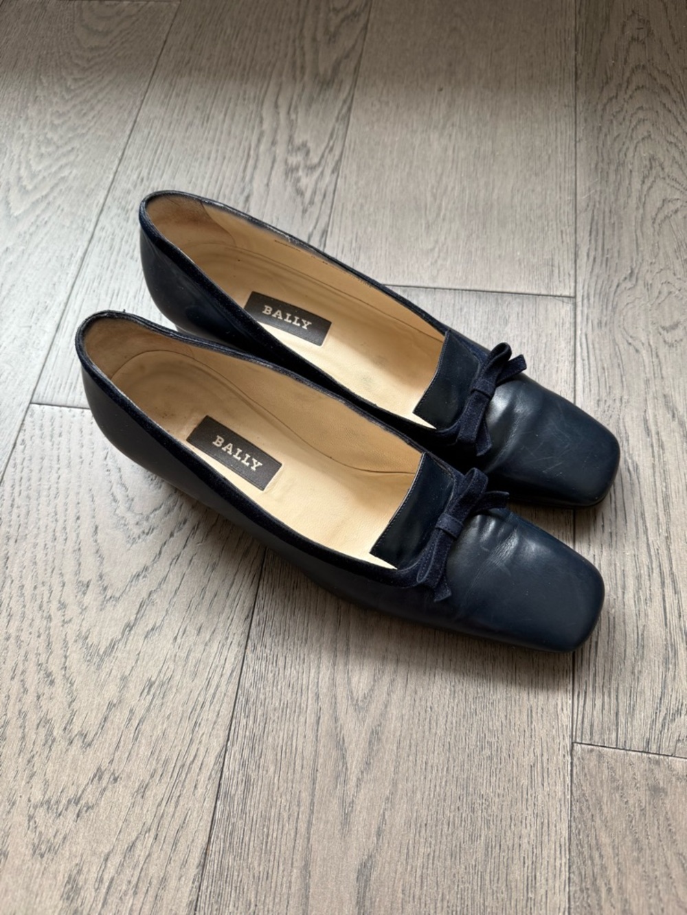Vintage Bally Navy Blue Leather Bow Pumps Square Toe Made in Italy 8, fits 7